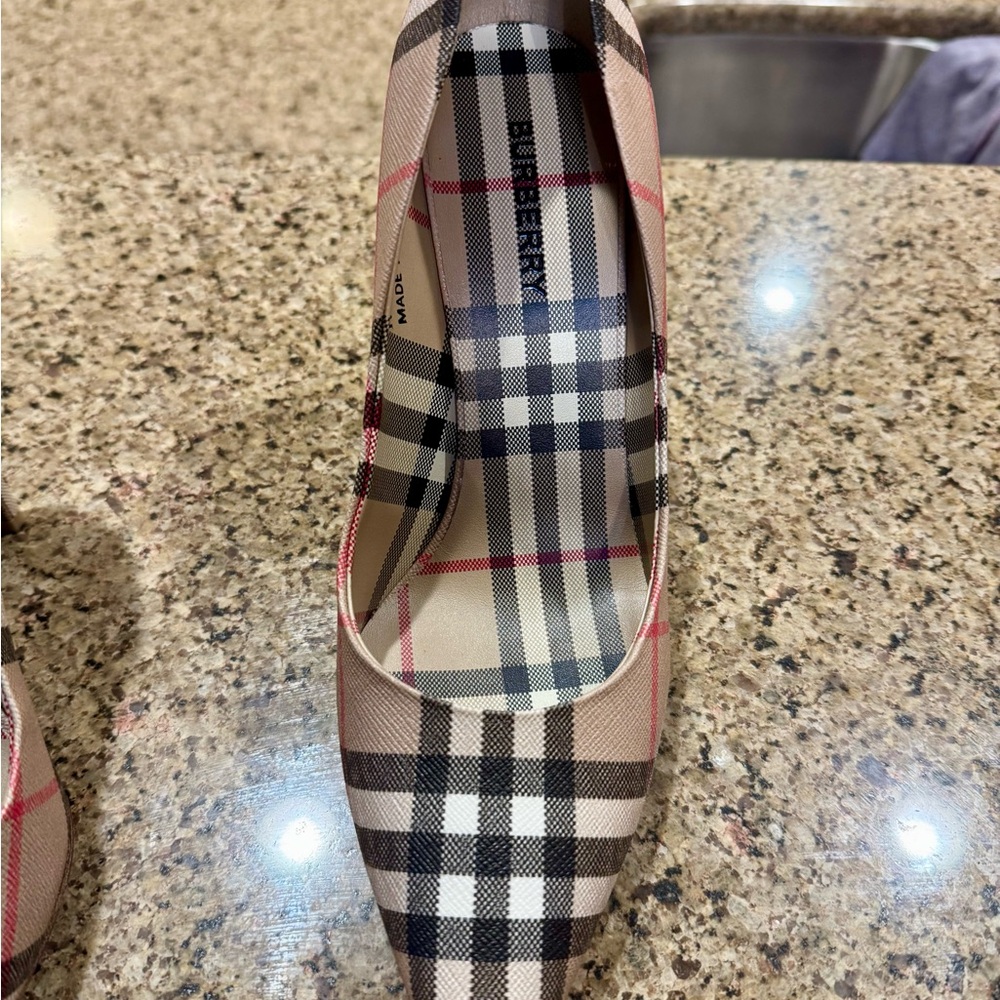Authentic Burberry Pump. Purchase includes original box and heel caps - Picture 13 of 16